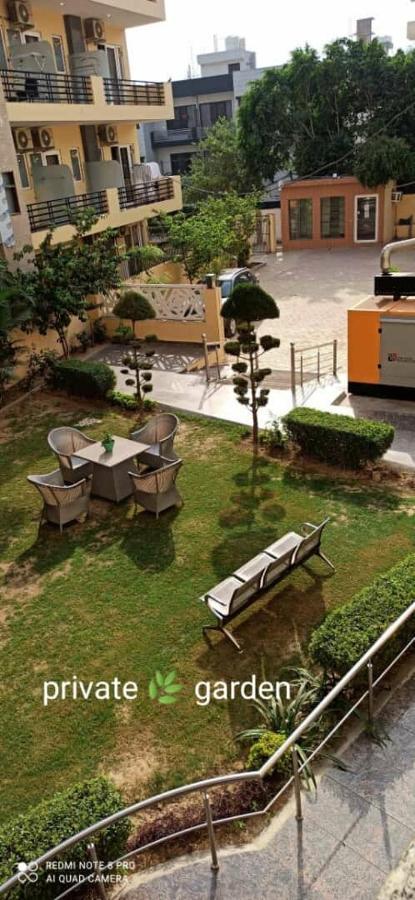 Oyo 74401 Aster Garden Suites Delhi  Exterior foto